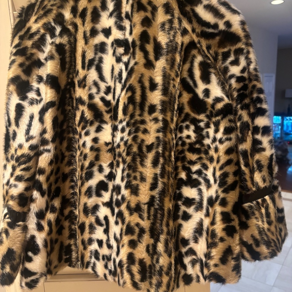 Faux Leopard Jacket with 3/4 sleeve Laundry by Shelli Segal size Small - Picture 3 of 6